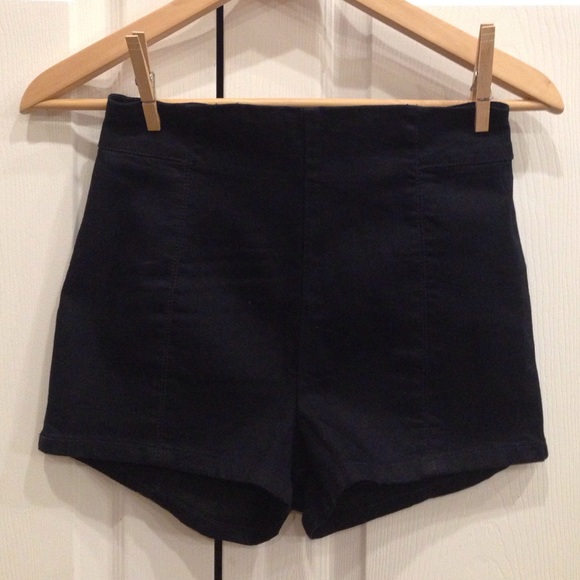 Kimchi Blue new with tags high waisted Jean shorts