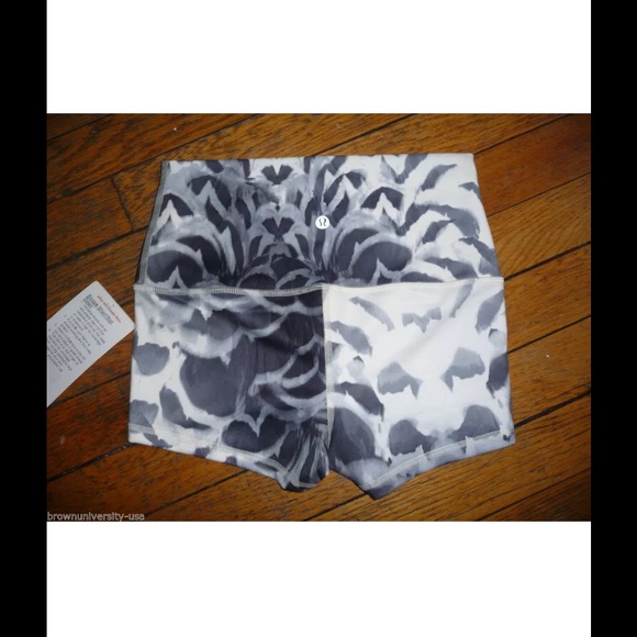 Brand new Lululemon boogie shorts size 6