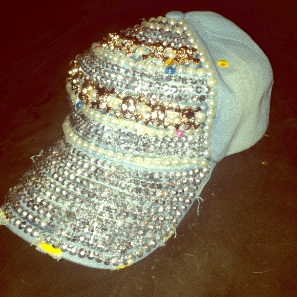 I'm selling this hat