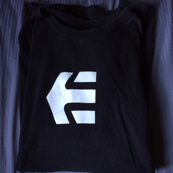 Never worn Men's Etnies shirt
