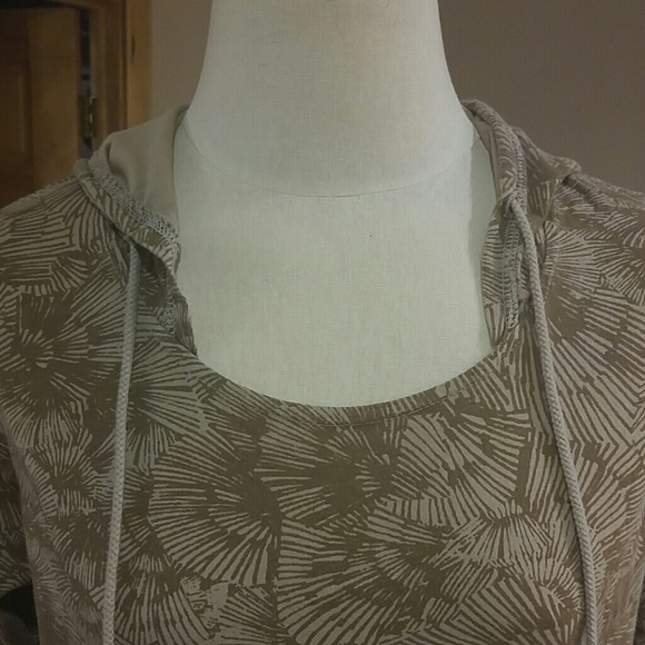 Printed Hooded CMC Top - Picture 2 of 4