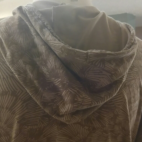 Printed Hooded CMC Top - Picture 4 of 4