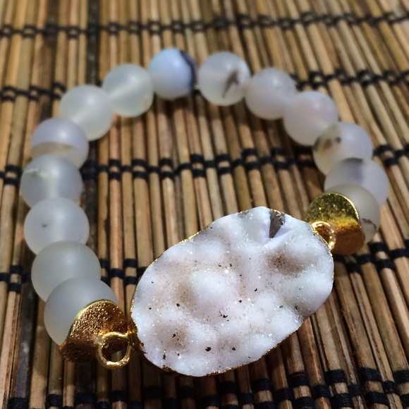Jewelry - Natural Druzy with white frosted bead bracelet