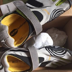 Vibrams size 38 brand new