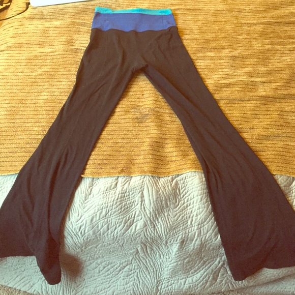 Authentic Lulu Lemon loose legged yoga pants