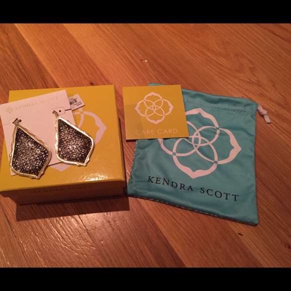 NWT Gunmetal Adair Earrings! 🔴SOLD🔴