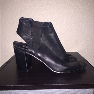 Black Steve Madden heel sandal