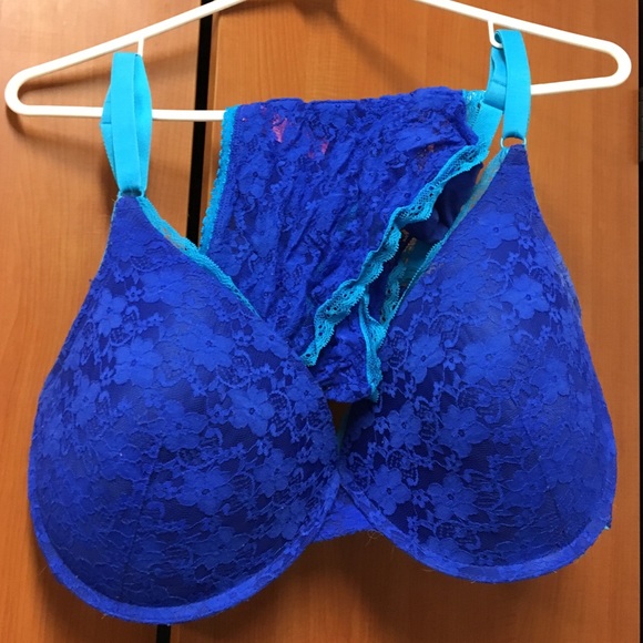 42 DD Blue lace bra and panty set 👀