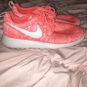 Nike Roshe's