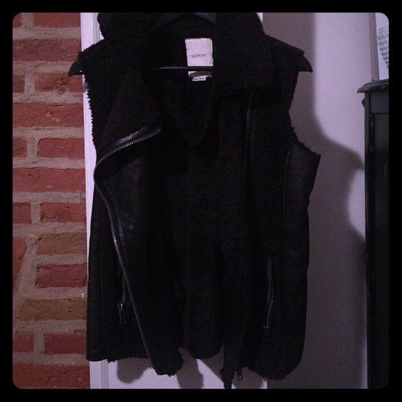 Black shearling motto vest