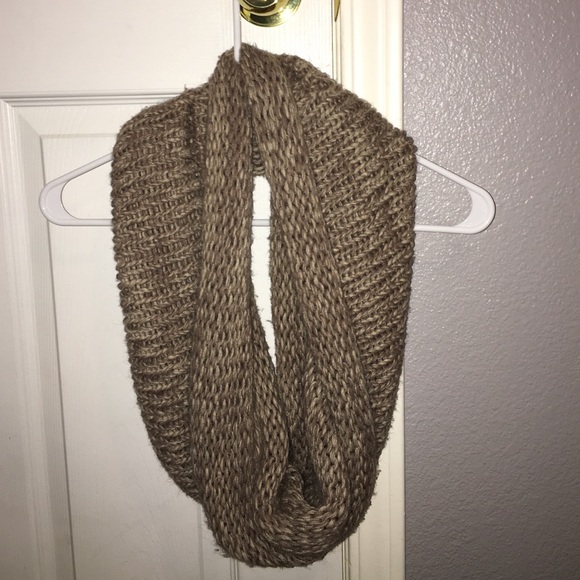 CHUNKY TAN INFINITY SCARF