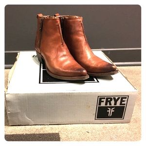 Frye Sacha Moto Shortie 7.5 M