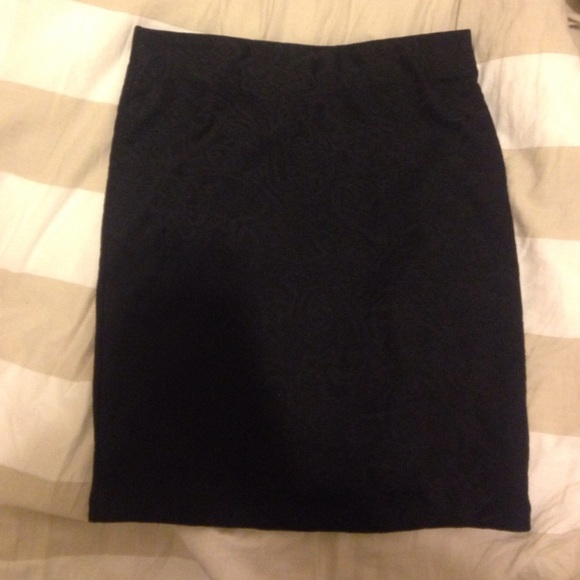 Black Tight Skirt Lace Pattern - Picture 1 of 4