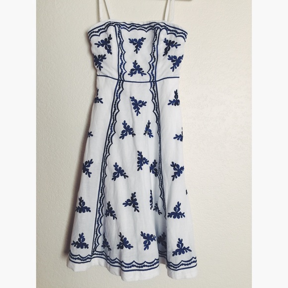 Lidia Embroidered Dress - Picture 3 of 4