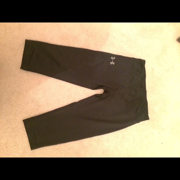 ️SOLD Under armour capris - Picture 2 of 4