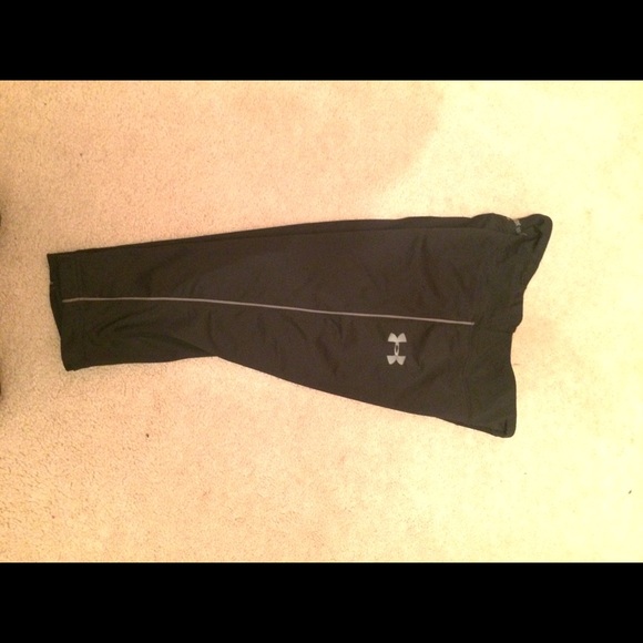 ️SOLD Under armour capris - Picture 3 of 4