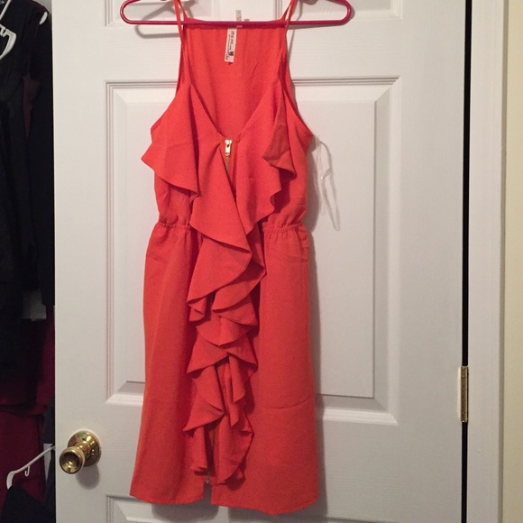 Cute dress with front ruffle and front zipper