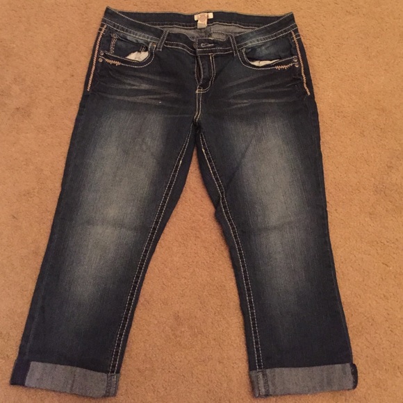 SOLD Mudd Capris