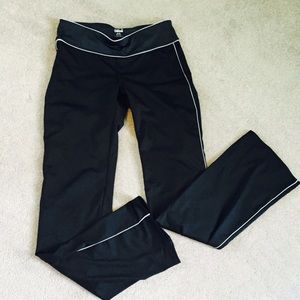 Old Navy black active pants sz small with gray top