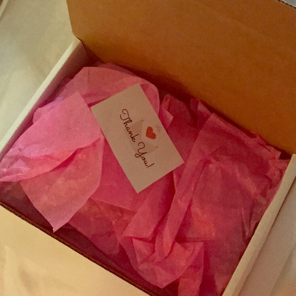 📦🎀 SHIPPING TOMORROW MORNING!!