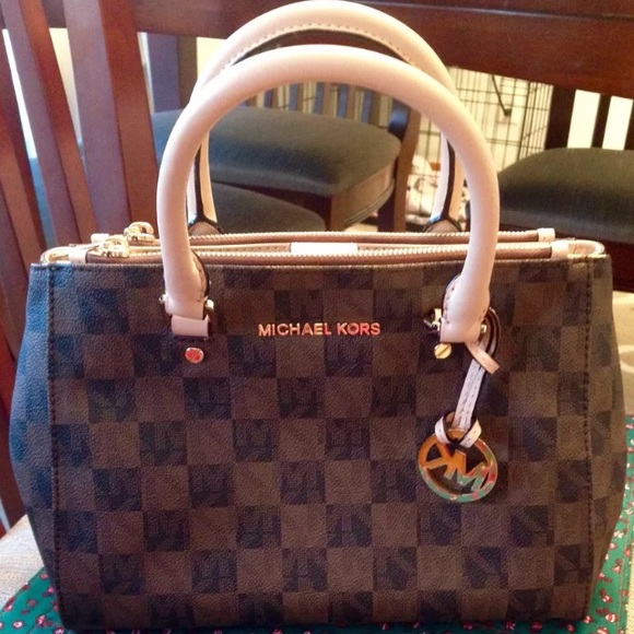 Michael Kors Handbags - Michael Kors checkered sutton handbag