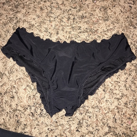 BLACK RUFFLE BIKINI BOTTOMS