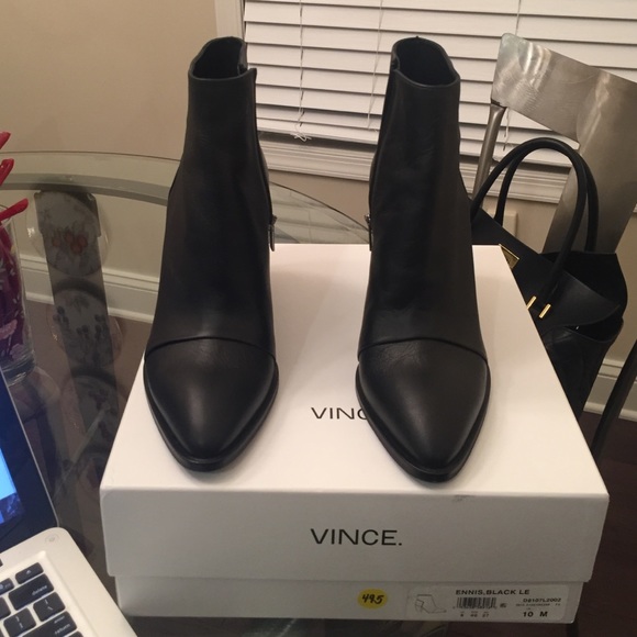 Vince Ennis Black Bootie - Picture 2 of 4