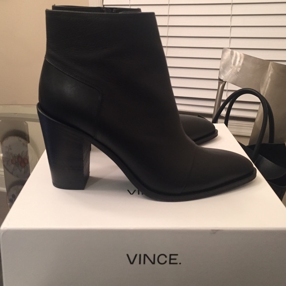 Vince Ennis Black Bootie - Picture 3 of 4