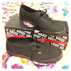 Black lo-pro vans