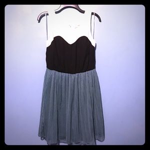 Turquoise/black/white dress