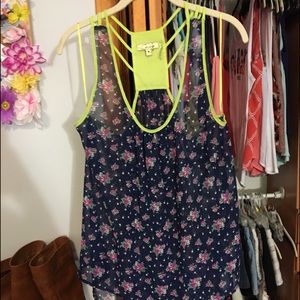 Flowy floral tank top! Medium