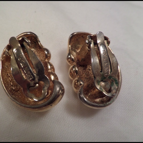 Signed ERWIN PEARL Gold Tone Shell Clip Earrings - Picture 2 of 4