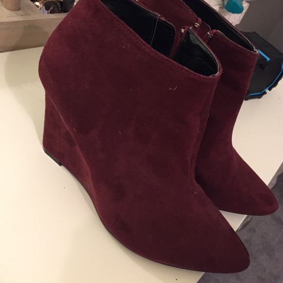 Maroon booties