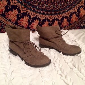 Light brown/grey Suede Booties