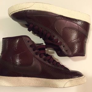 WOMEN'S NIKE BLAZER MID VINTAGE SNEAKERS