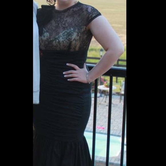 Trumpet/style black formal gown
