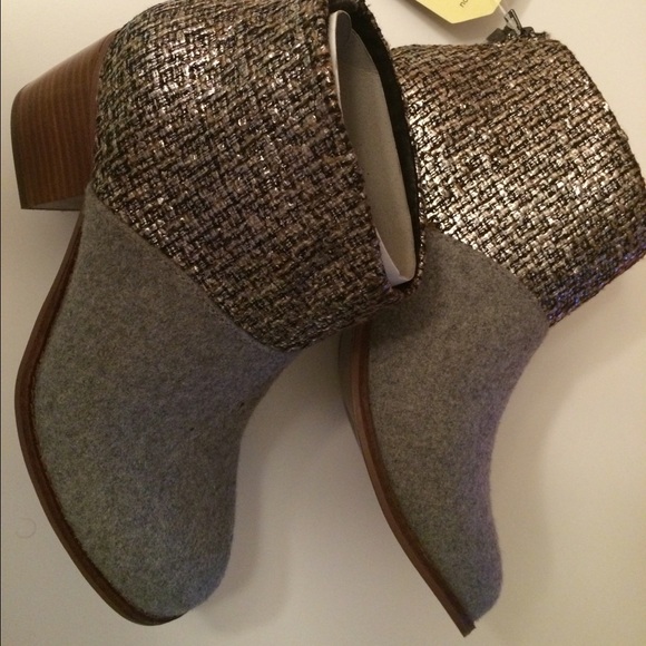 TOMS Shoes - 🎉ONE DAY SALE🎉 TOMS Grey Felt Shine Boucle Boot
