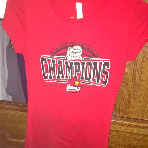 UofL t shirt