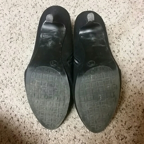 Black Zip Closed Shoe Heels - Picture 2 of 3