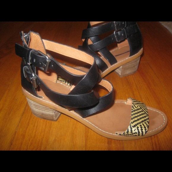 SOLD HP 3/6 Madewell Lora & Graphic Raffia Sandals - Picture 2 of 4