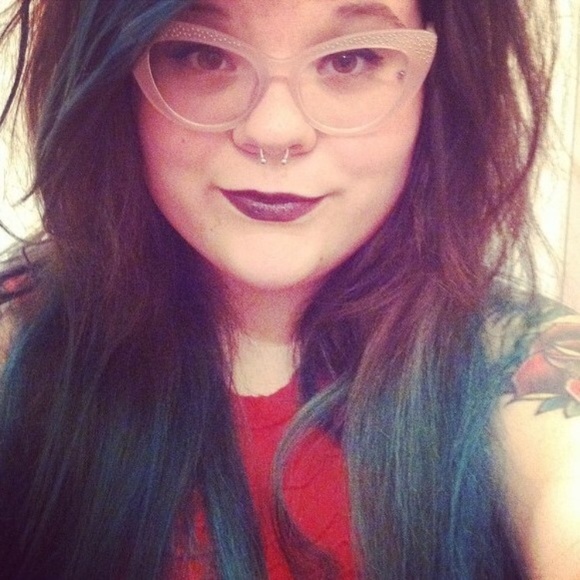 Meet your Posher, Chelci - Picture 2 of 4