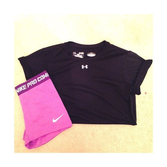 Under Armour Tops - ️SOLD ❤️Under armour top