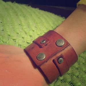 Leather arm band