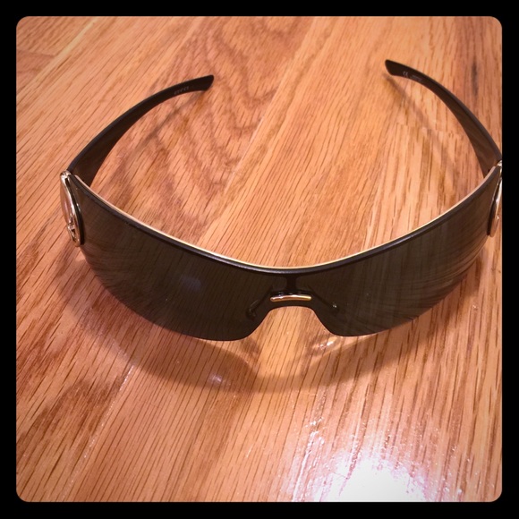 Authentic GUCCI sunglasses black and gold detail.