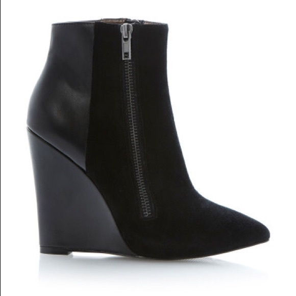 Daaring Zip Detail Pointed Toe Wedge Ankle Boots
