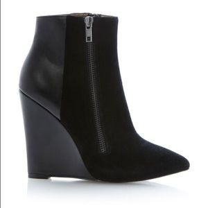 Daaring Zip Detail Pointed Toe Wedge Ankle Boots