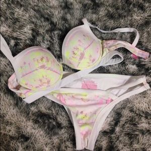 VS Swimsuit 34D & M