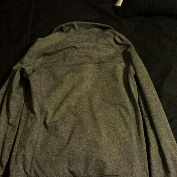 Cute workout pullover! - Picture 3 of 3