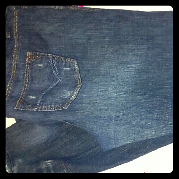 Darkwash boyfriend style jeans