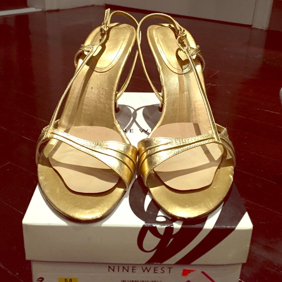 Nine West size 9 gold heels
